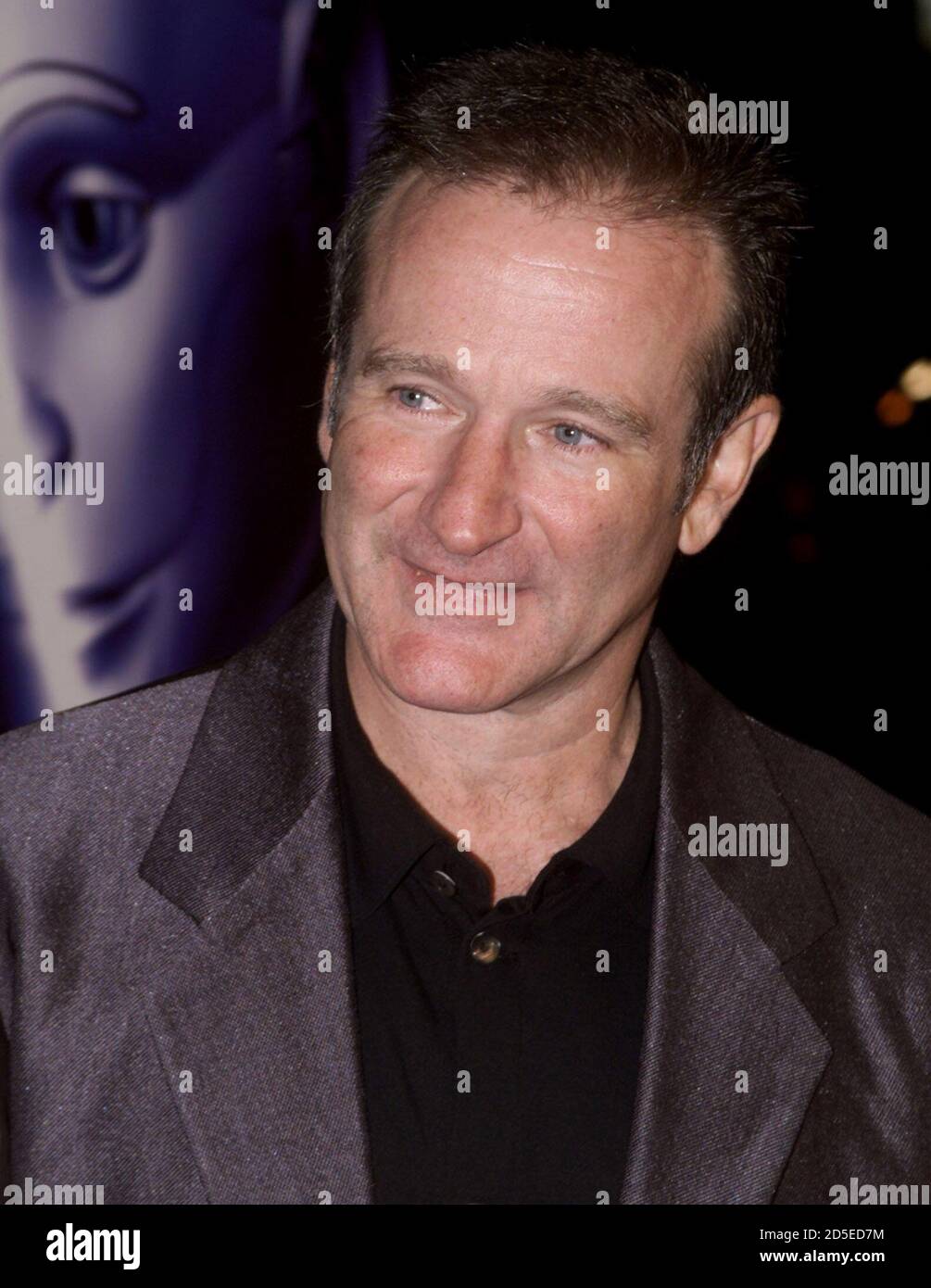 Actor Robin Williams poses at the premiere of the new film "Bicentennial  Man" December 13 in Hollywood. The film is about a futuristic family and  their personal robot and opens December 17