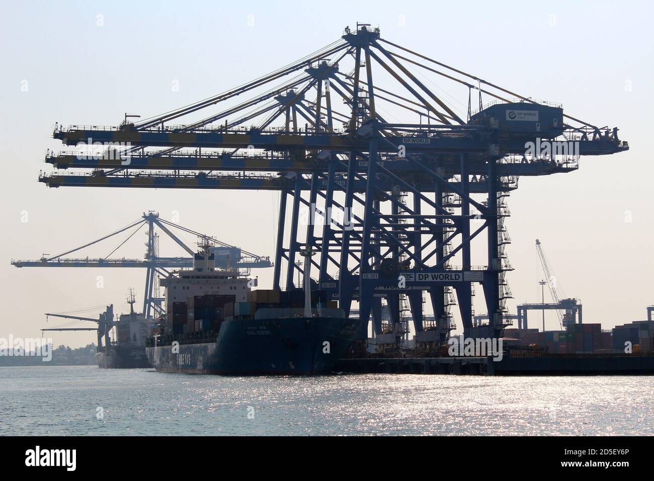 Ship and cranes in Cochin Harbour, Kerala, India Stock Photo