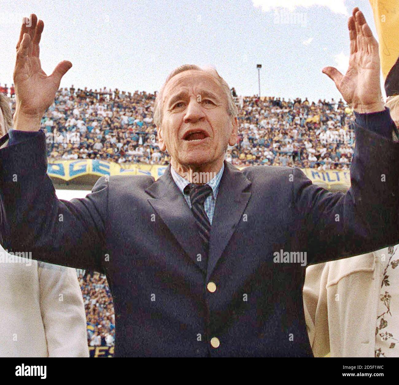 Former Argentine Soccer Coach Juan Carlos Toto Lorenzo Greets Fans During A Ceremony Held In His Honor In The Boca Juniors Stadium In Buenos Aires In This November 7 1999 File Photo Former Argentine Soccer Coach Juan Carlos Toto Lorenzo Greets Fans During A Ceremony Held In His Honor In The Boca Juniors Stadium In Buenos Aires In This November 7 1999 File Photo