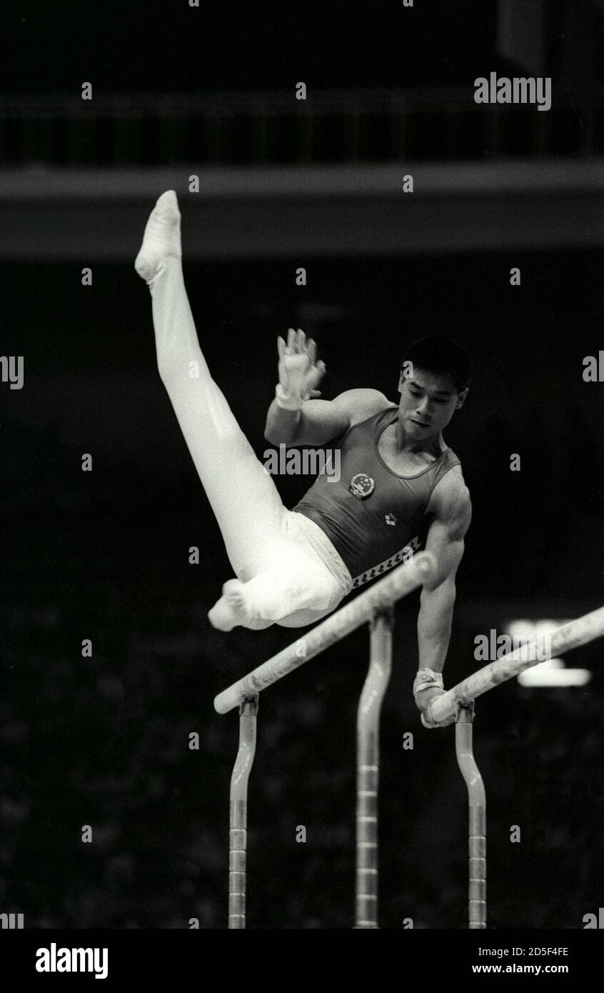 Li Ning of China displays his form on the parallel bars as he helps his team capture first place in the men's team competition during the Asian Games September 21, 1986. SCANNED FROM NEGATIVE. REUTERS/ Shunsuke Akatsuka  GDB/CMC/PN Stock Photo