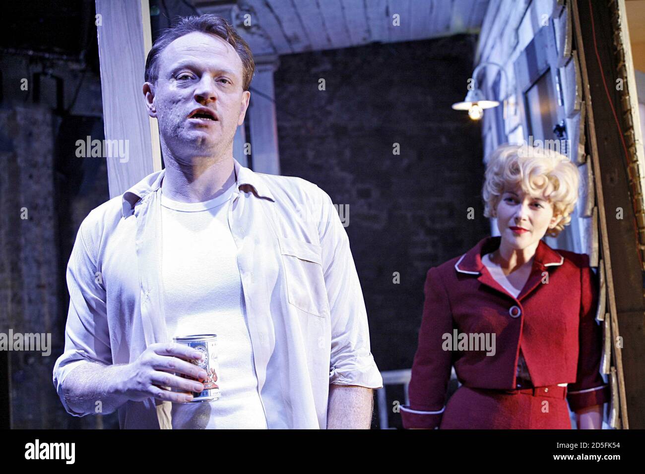 Jared Harris (Ralph Bates), Lisa Dillon (Isabel Haverstick) in PERIOD OF ADJUSTMENT by Tennessee Williams at the Almeida Theatre, London N1  16/03/2006  design: Mike Britton  lighting: Mark Henderson  director: Howard Davies Stock Photo