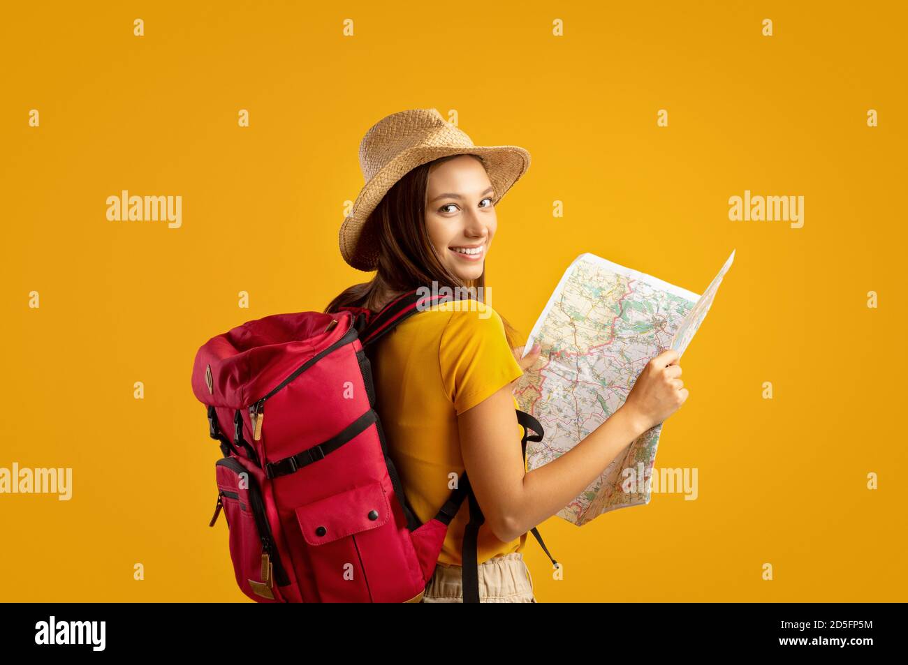 Woman tourist using map hi-res stock photography and images - Alamy