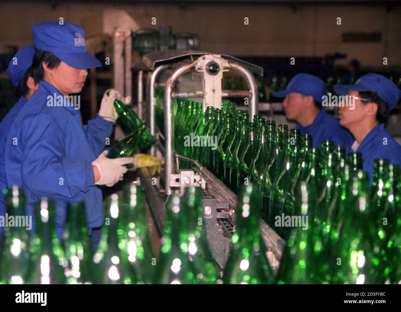 FOR RELEASE WITH STORY BC-FOOD-CHINA-BEER - Workers sort beer bottles at a  U.S.-China joint venture brewery in Beijing. ASIMCO, one of the largest  single private investors in China with ventures in autoparts