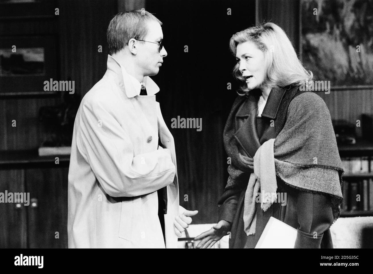 Stephen Jenn (Bravo) and Faye Dunaway (Circe) in CIRCE & BRAVO by Donald Freed at the Hampstead Theatre, London NW3  05/06/1986  set design: Eileen Diss  costumes: Jane Robinson  lighting: Mick Hughes  fights: Jonathan Howell  director: Harold Pinter         (c) Donald Cooper/Photostage   photos@photostage.co.uk   ref/BW-P-266-33 Stock Photo