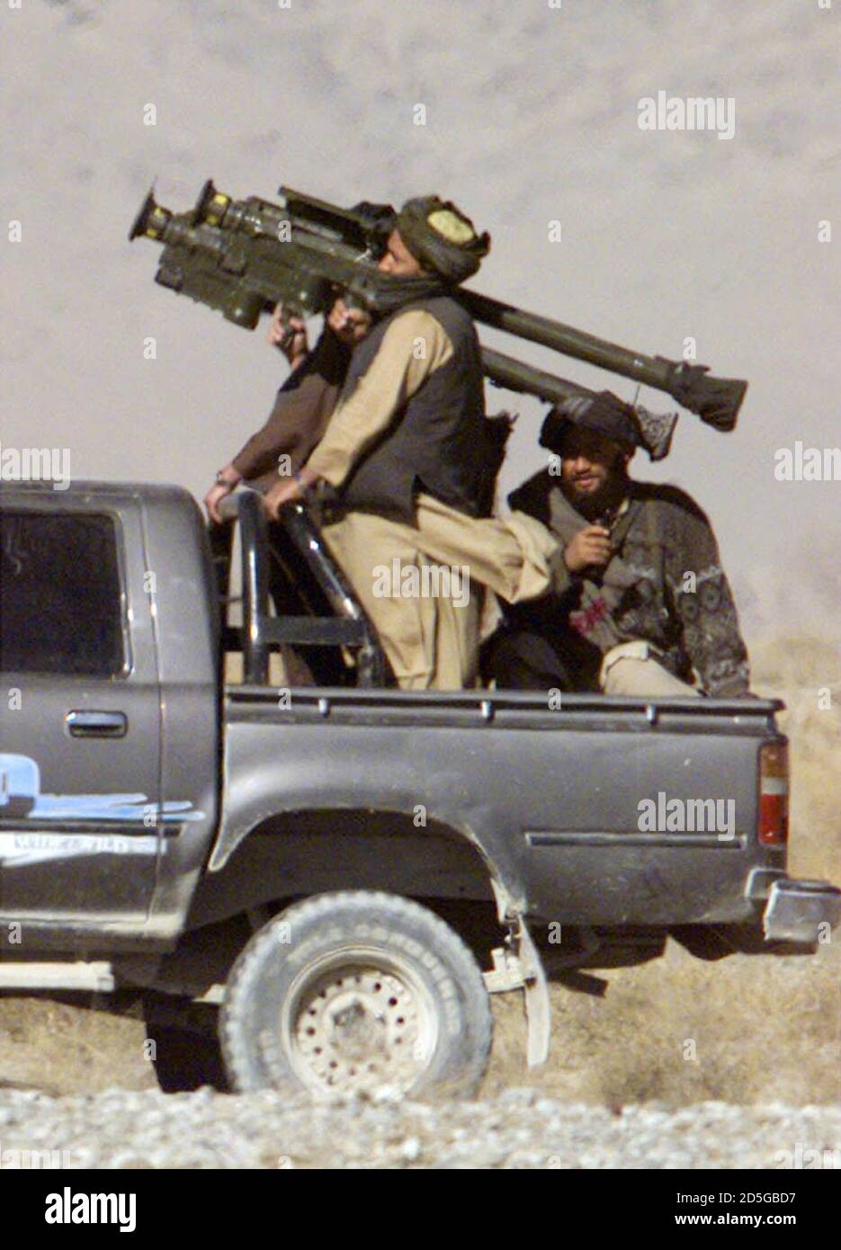 Taleban Militiamen Hold U S Made Stinger Surface To Air Missiles As They Pass Close To The Hijacked Indian Airlines Plane At Kandahar Airport In Southern Afghanistan December 30 1999 Reuters Muzammil Pasha Clh Stock Photo