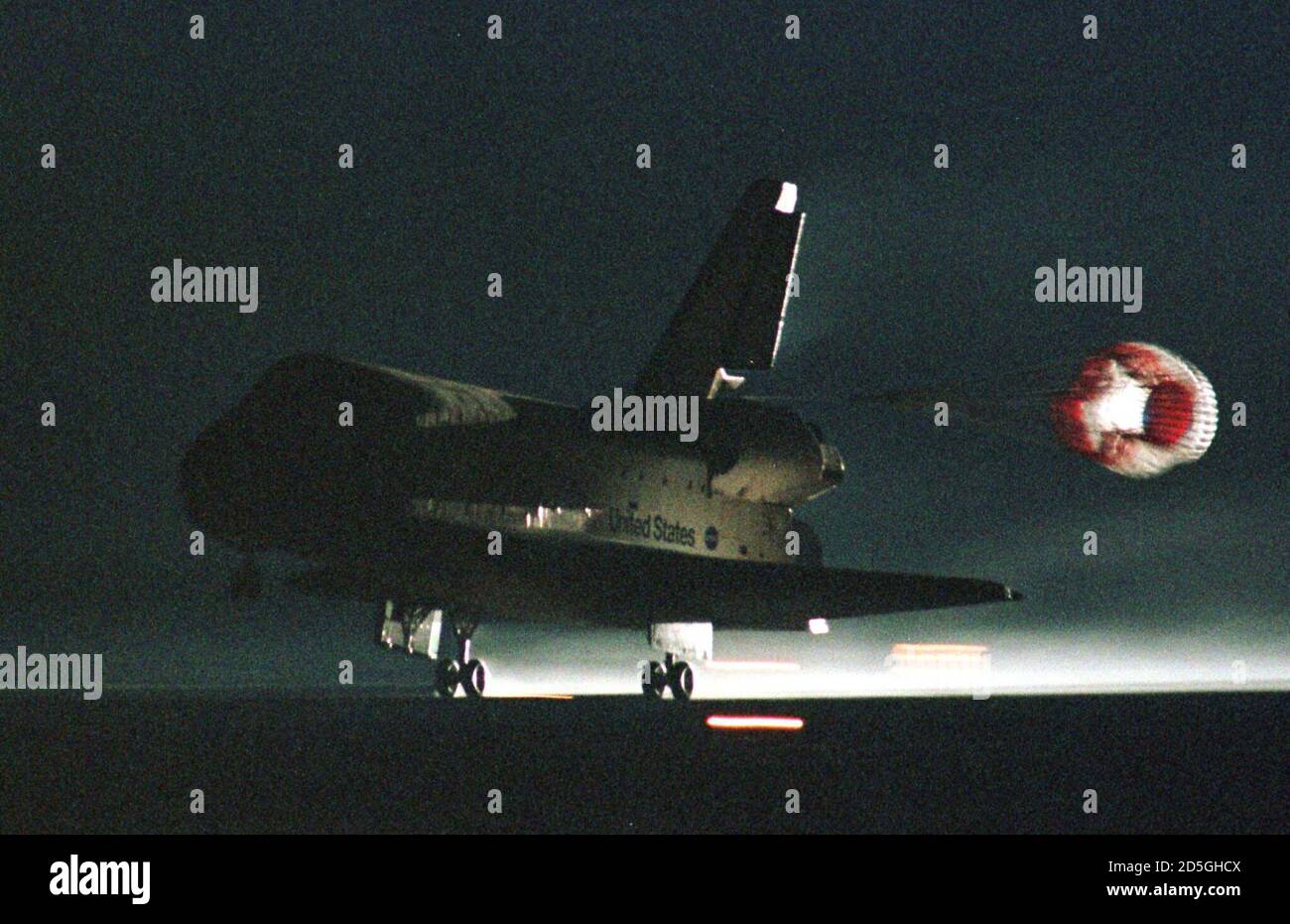 Space shuttle landing at night hi-res stock photography and images - Alamy