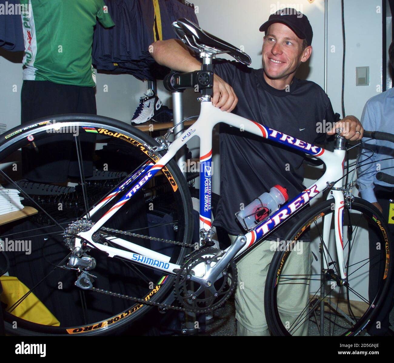 France champion Lance Armstrong poses 