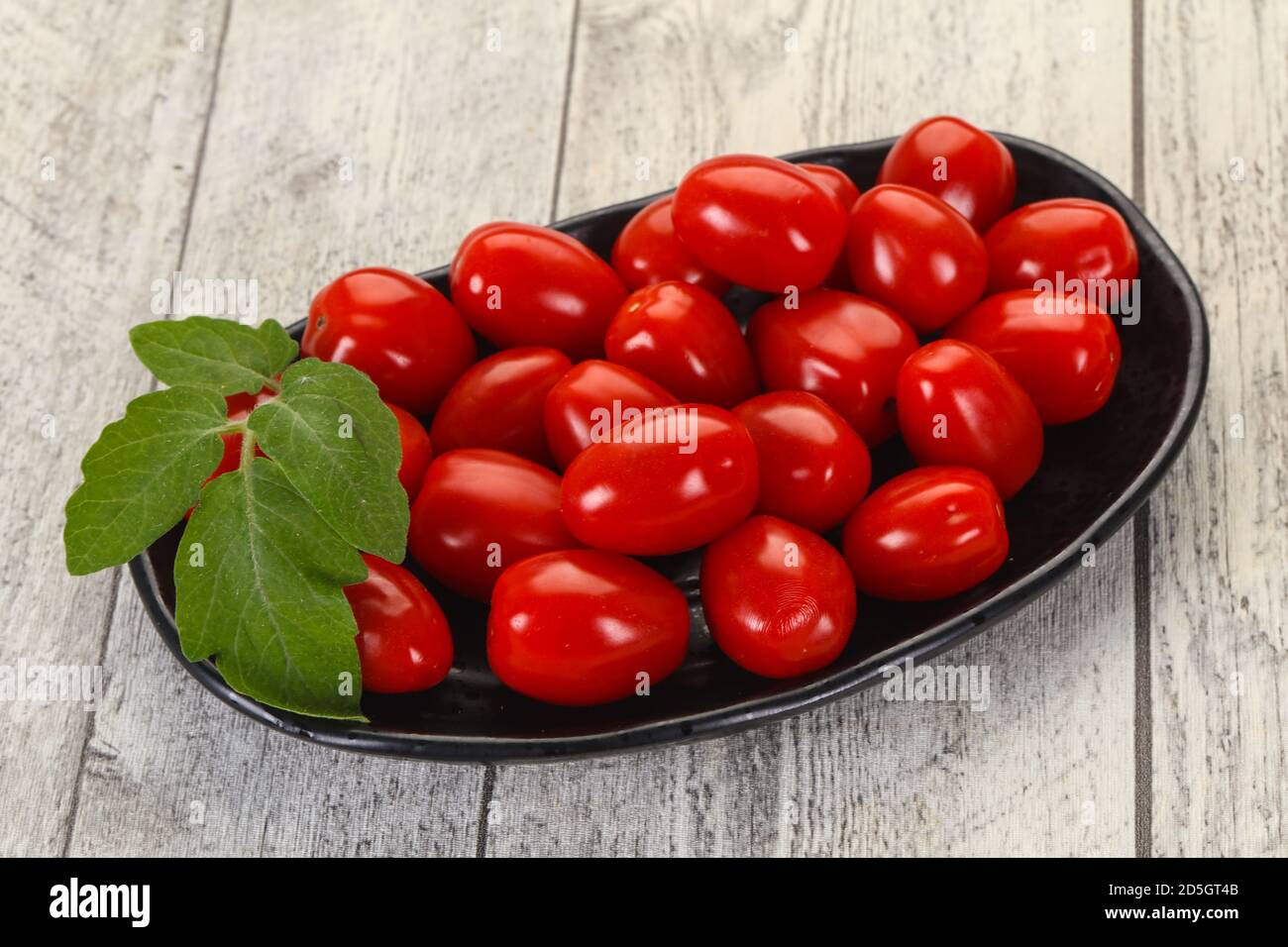 Sweet Red cherry tomatoes in the bowl Stock Photo - Alamy