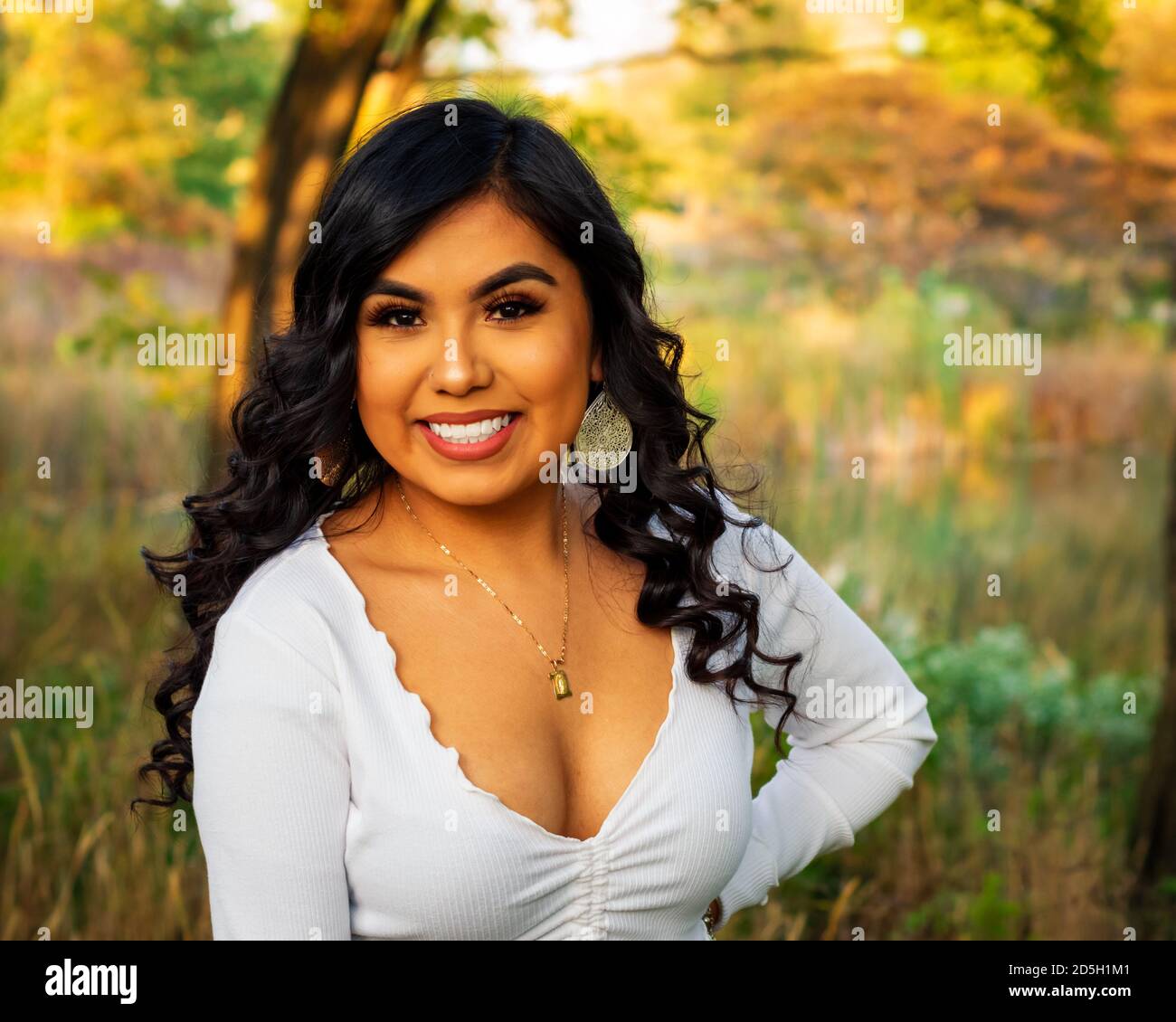Smiling mexican woman hi-res stock photography and images - Alamy