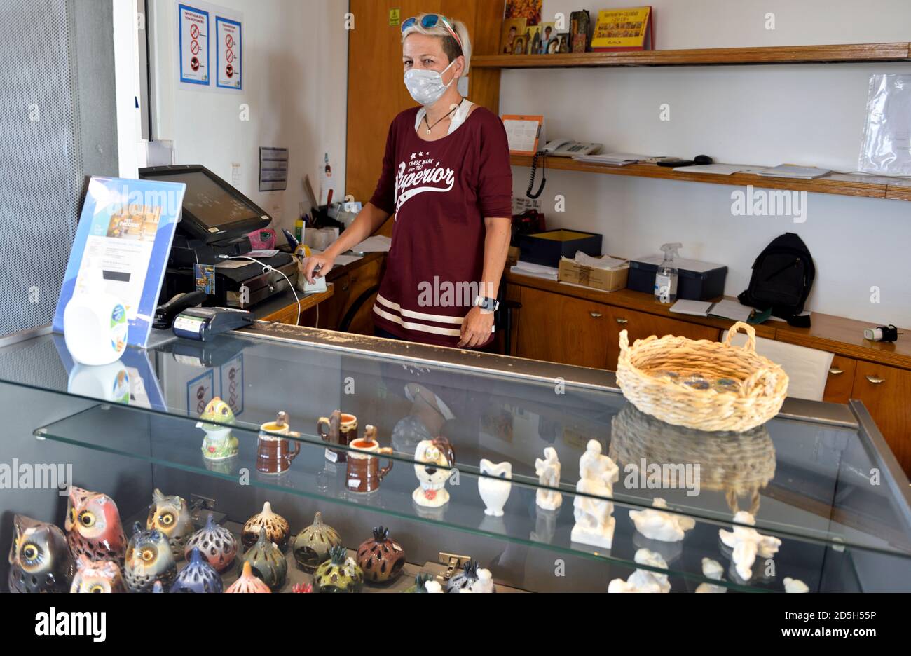 Counter attendant hires stock photography and images Alamy
