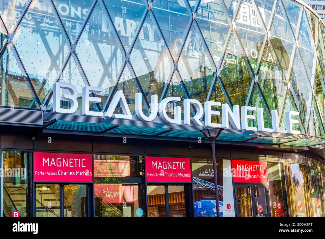 Paris france shopping mall beaugrenelle hi-res stock photography and images  - Alamy