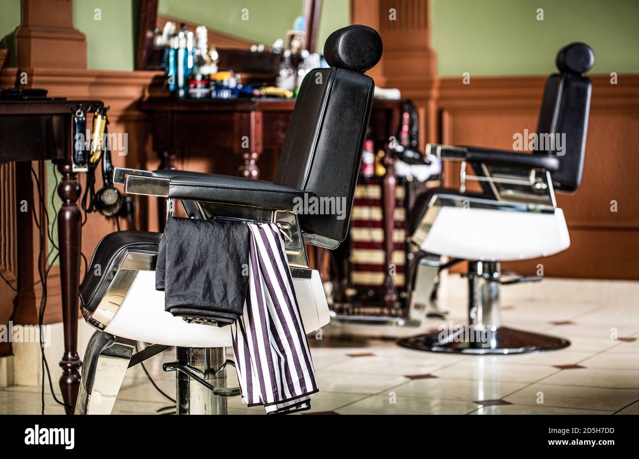Professional hairstylist in barbershop interior. Barbershop armchair,  modern hairdresser and hair salon, barber shop for men. Stylish vintage  barber Stock Photo - Alamy
