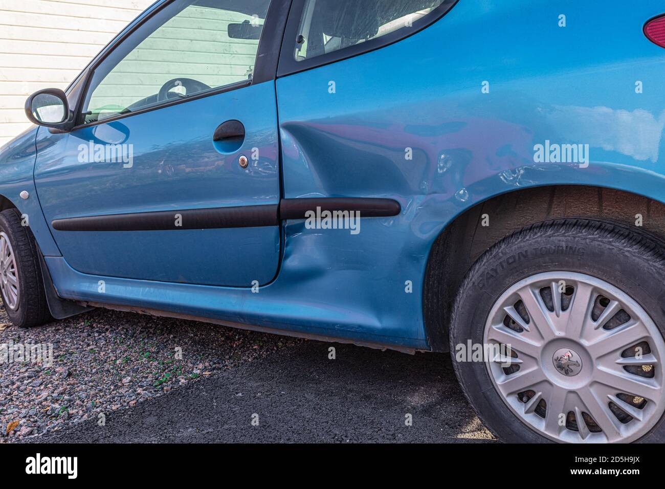 Broken fender hi-res stock photography and images - Alamy