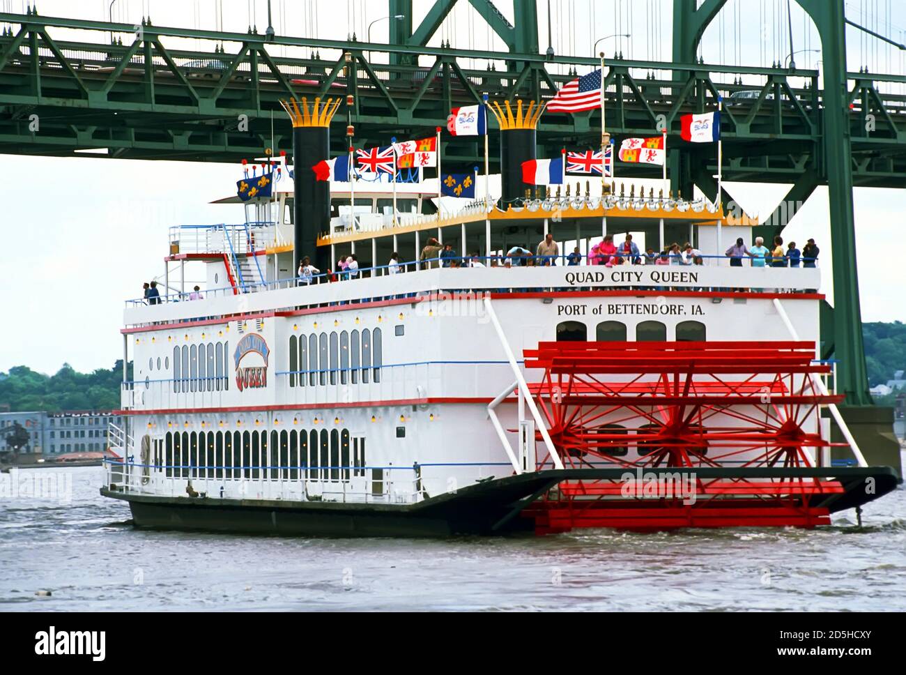 Quad City Queen Paddle wheel steam boat tour on the Mississippi River