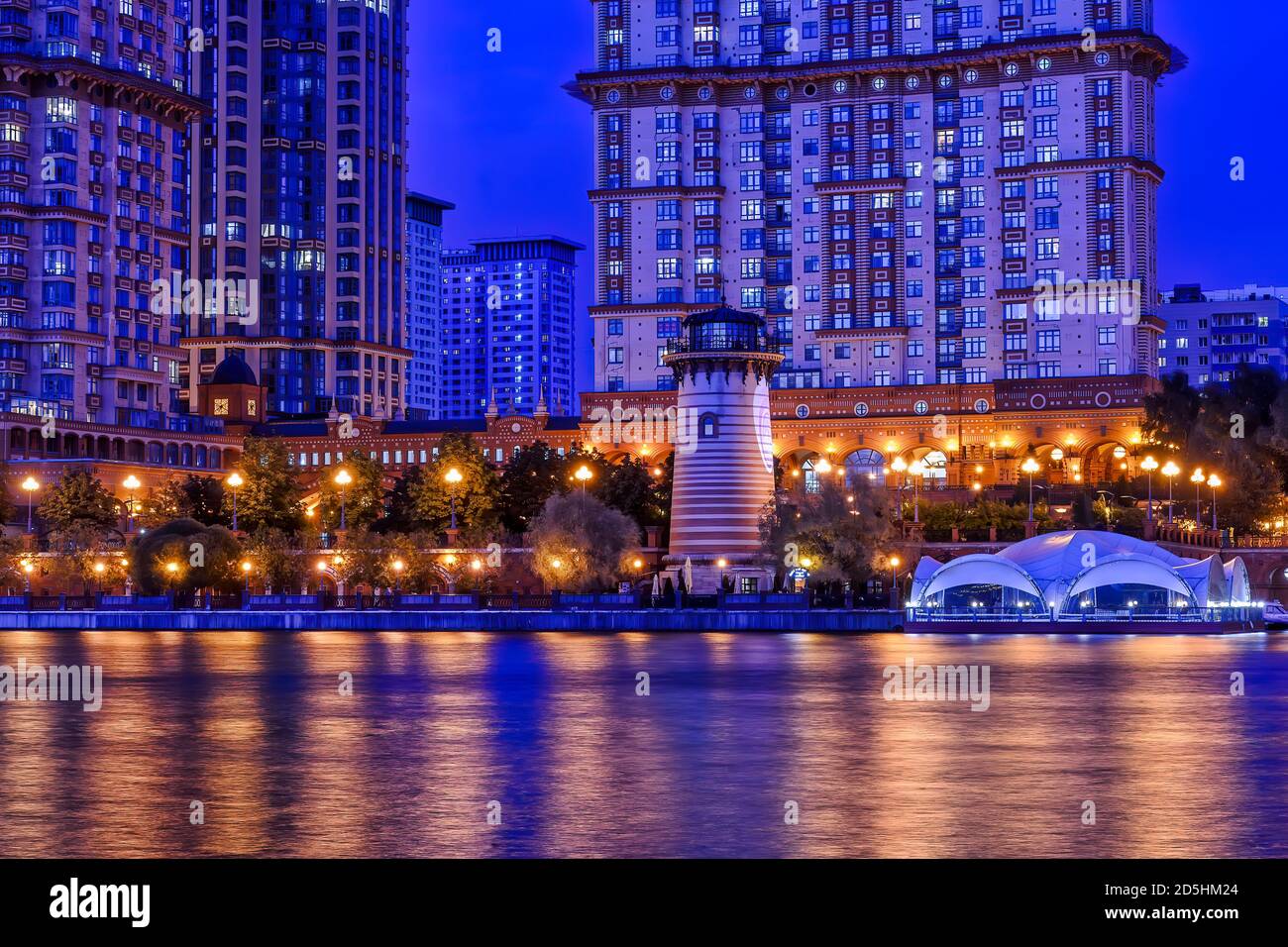 Night view of luxury apartments in Moscow Stock Photo Alamy