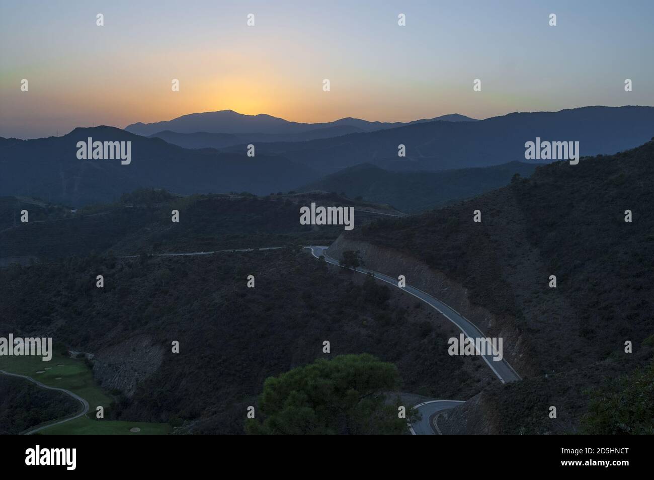 España, Hiszpania, Spain, Spanien; Andalusia - sunset behind gentle hills. Andalucía - puesta de sol detrás de suaves colinas. 安大路西亞-在柔和的小山後的日落。 Stock Photo