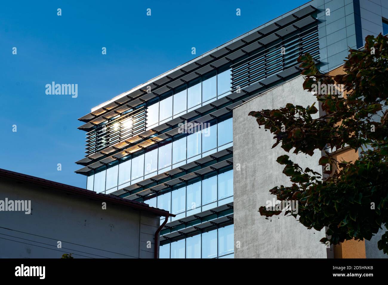 Exterior outside large glass house hi-res stock photography and images ...