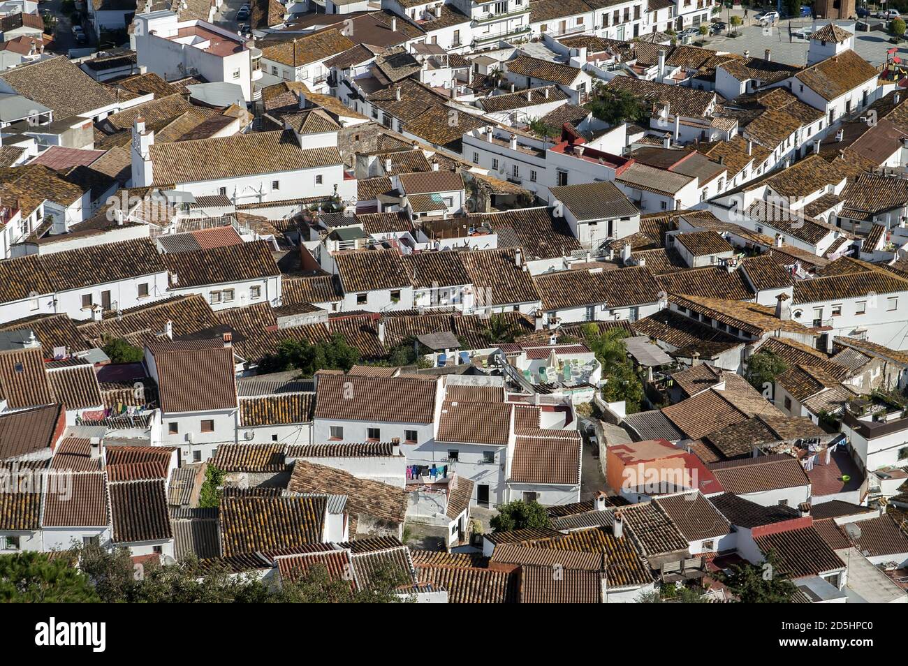 España, Hiszpania Spain Spanien; Historic site of Castellar de la Frontera - top view, roofs of houses; Conjunto histórico de Castellar de la Frontera Stock Photo