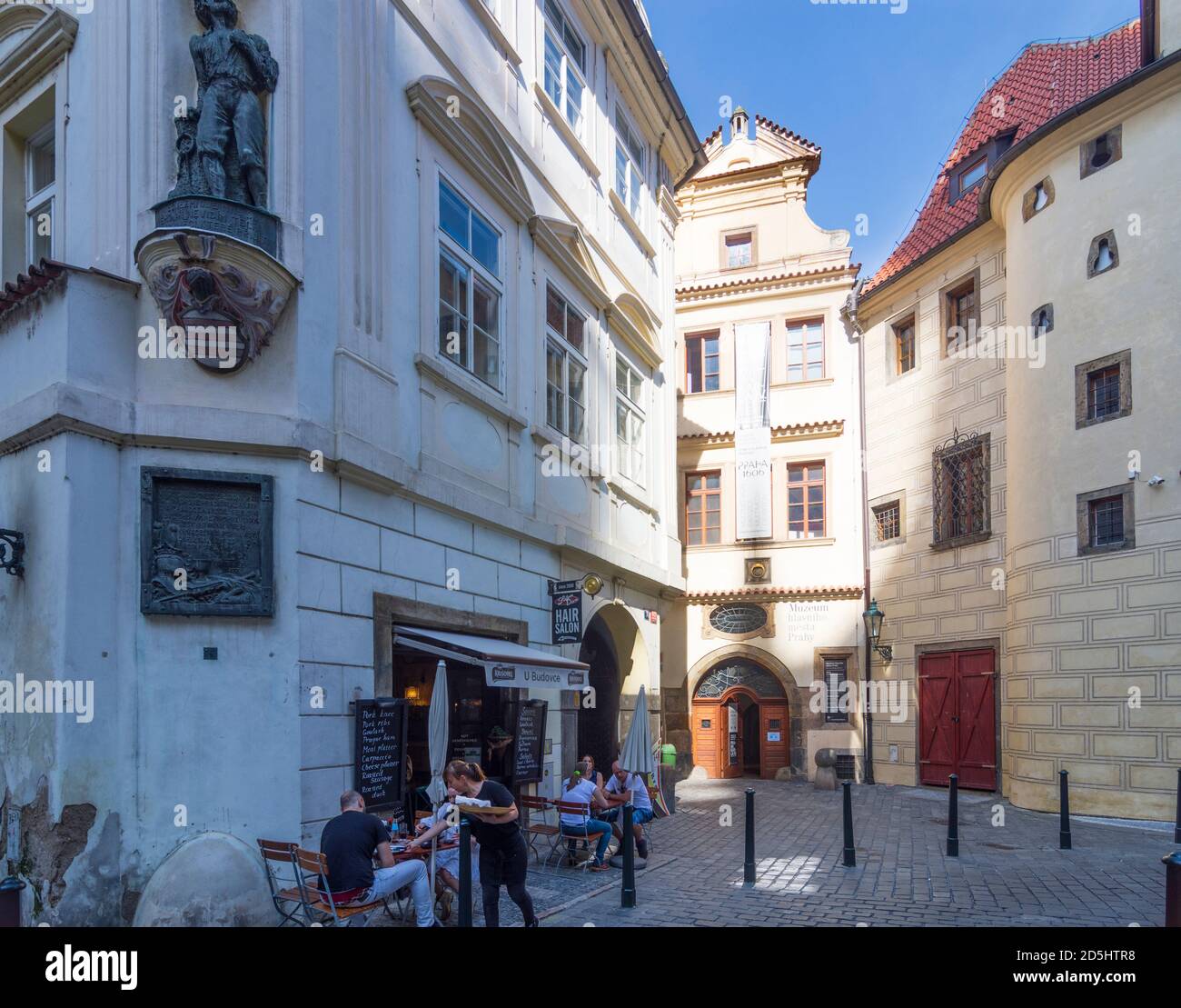 Praha: The City of Prague Museum – House at the Golden Ring, center (Dům U  Zlatého prstenu) in Stare Mesto, Old Town, Praha, Prag, Prague, Czech Stock  Photo - Alamy