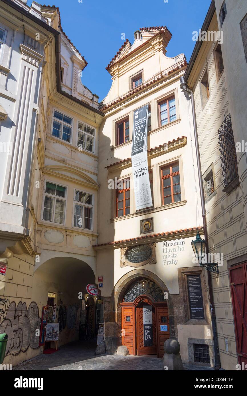 Praha: The City of Prague Museum – House at the Golden Ring, center (Dům U  Zlatého prstenu) in Stare Mesto, Old Town, Praha, Prag, Prague, Czech Stock  Photo - Alamy