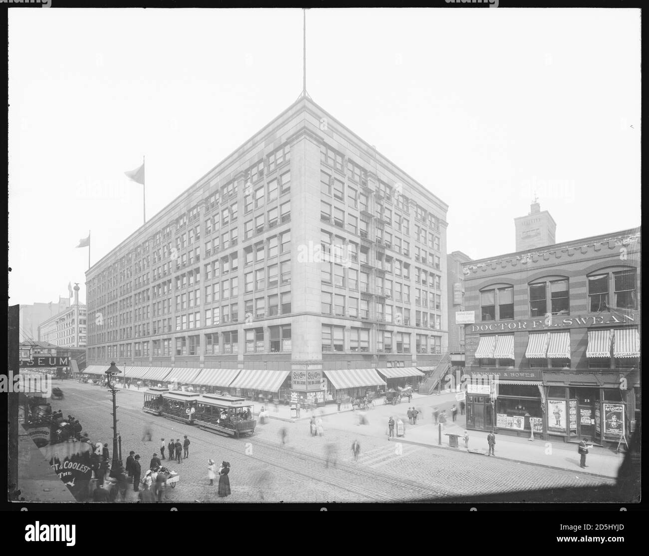 Exterior view of Siegel, Cooper & Company (Second Leiter Building), South  State Street, Chicago, Illinois, circa 1905 Stock Photo - Alamy
