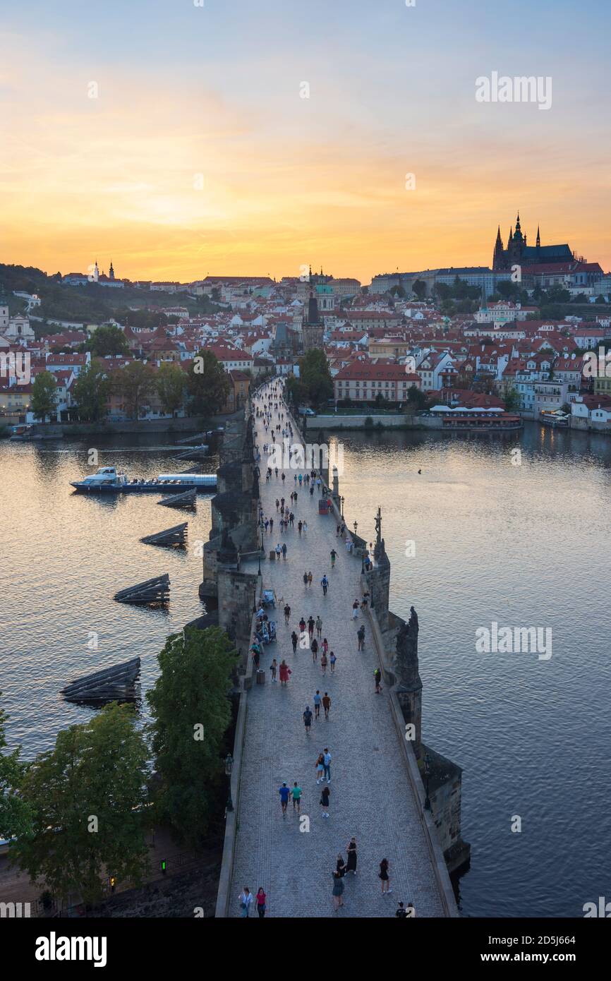 praha-charles-bridge-karl-v-most-karlsbr-cke-vltava-moldau-river
