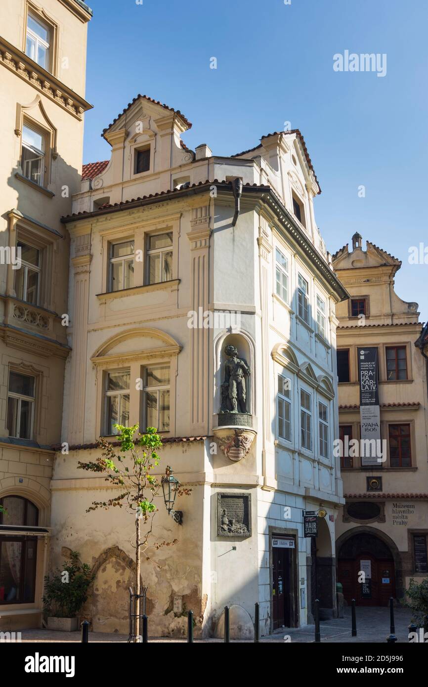 Praha: lane Tynska, The City of Prague Museum – House at the Golden Ring,  center (Dům U Zlatého prstenu) in Stare Mesto, Old Town, Praha, Prag,  Prague Stock Photo - Alamy