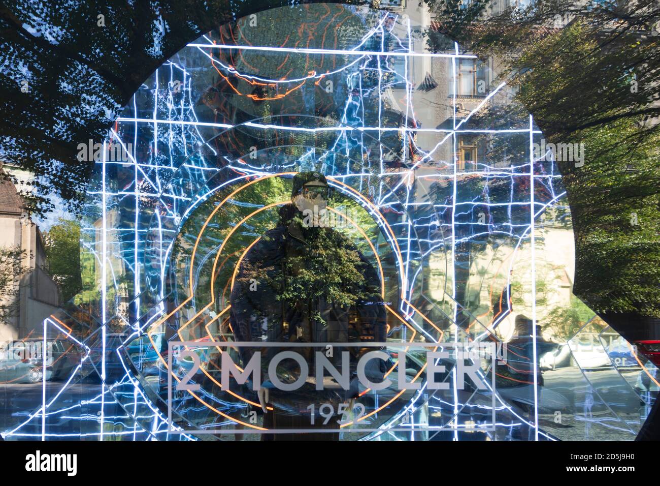 Moncler shop window hi-res stock photography and images - Alamy