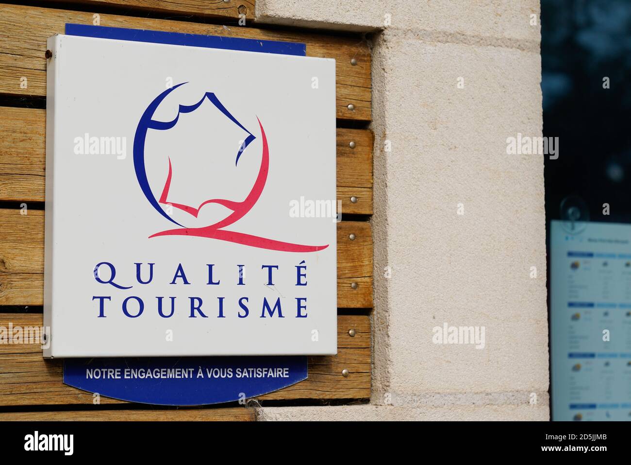 Bordeaux , Aquitaine / France - 10 10 2020 : Qualité Tourisme logo and text sign on wall state france guaranteed brand of French hospitality and quali Stock Photo