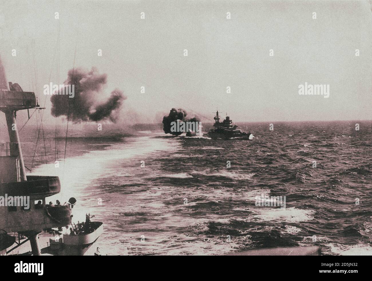 Italian battleship Conte di Cavour in battle near Punta Stilo. Photo taken from the battleship Giulio Cesare. Mediterranean Sea. July 9, 1940 The figh Stock Photo