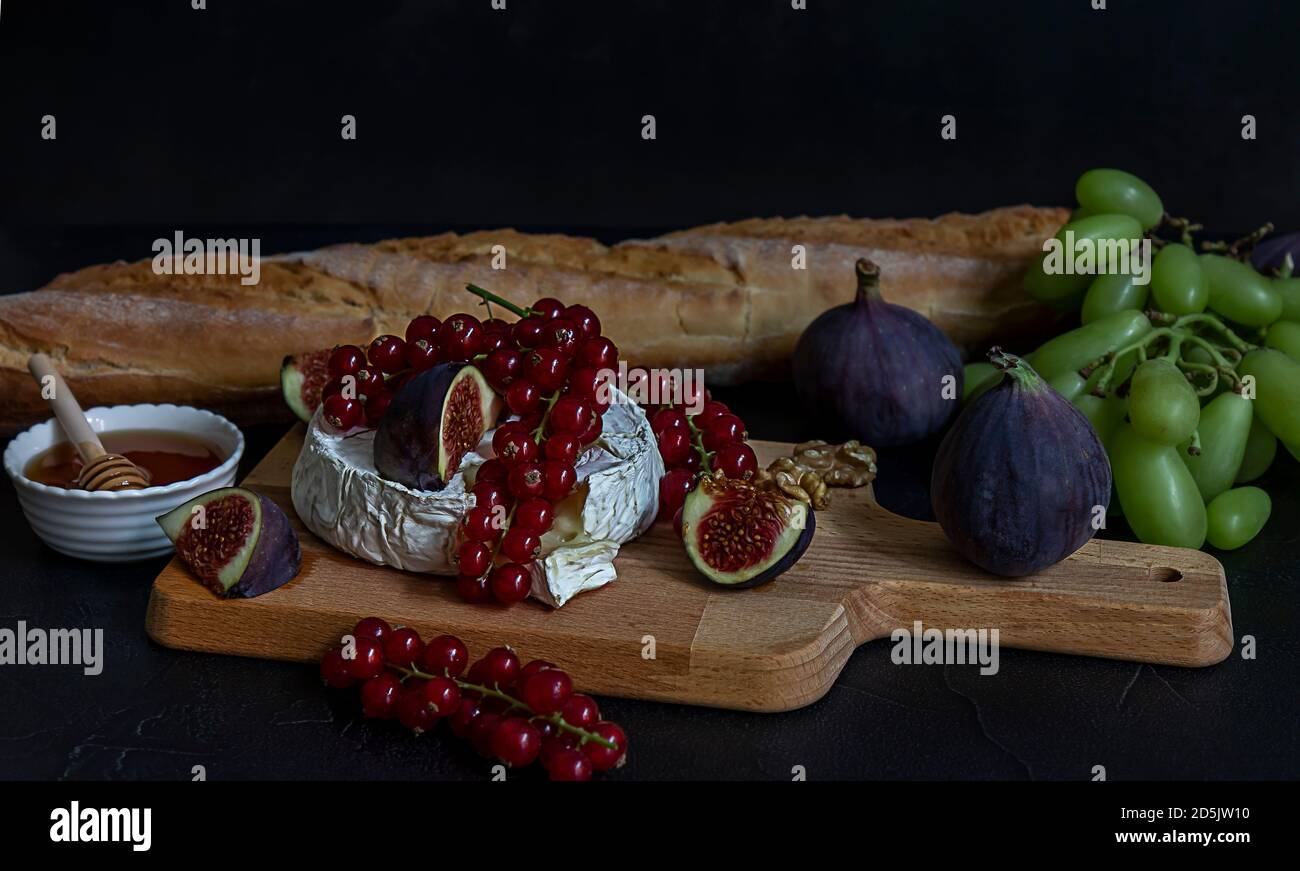 Oven baked Camembert with berries, honey, and figs Stock Photo Alamy
