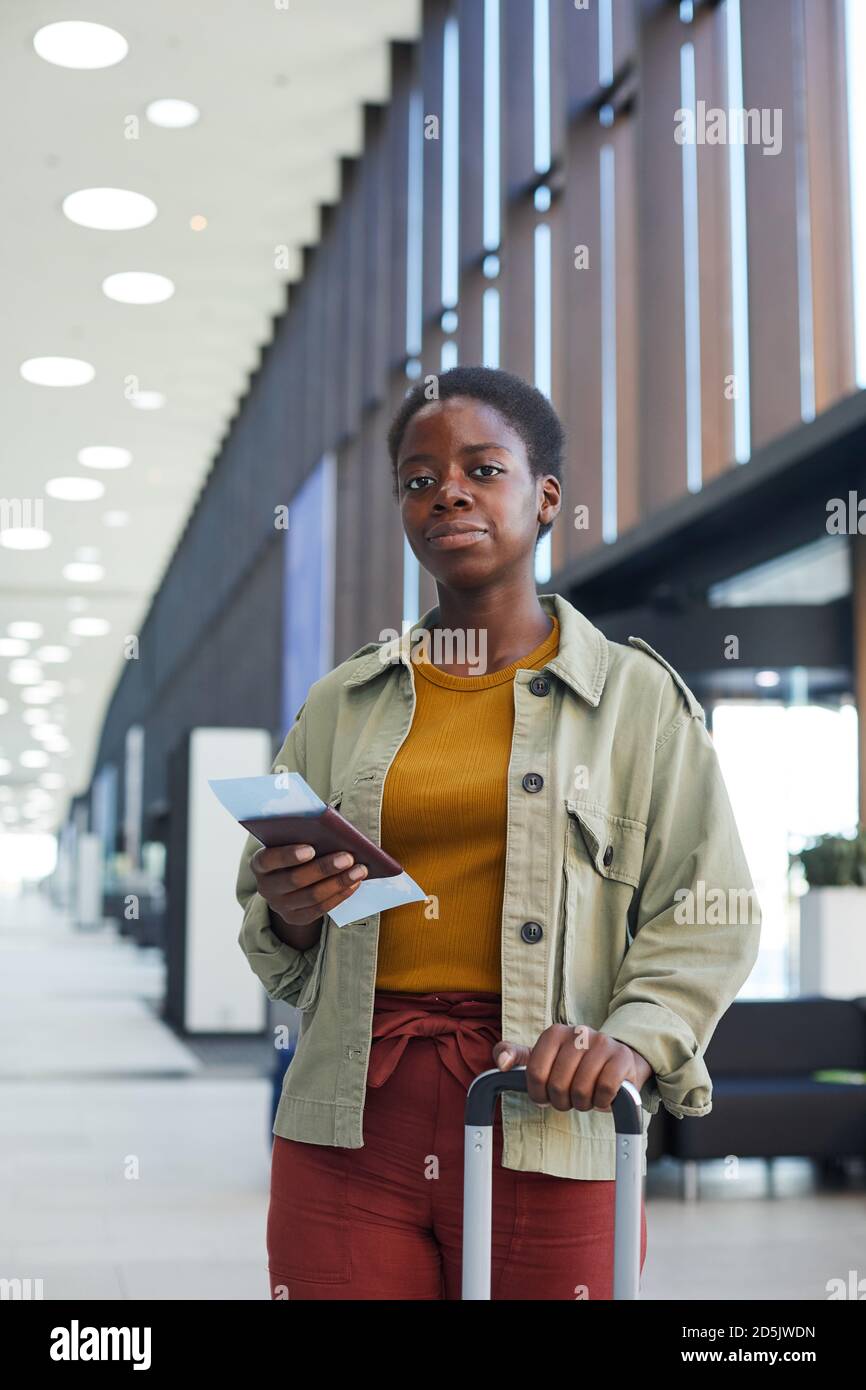 African woman luggage airport hi-res stock photography and images - Alamy