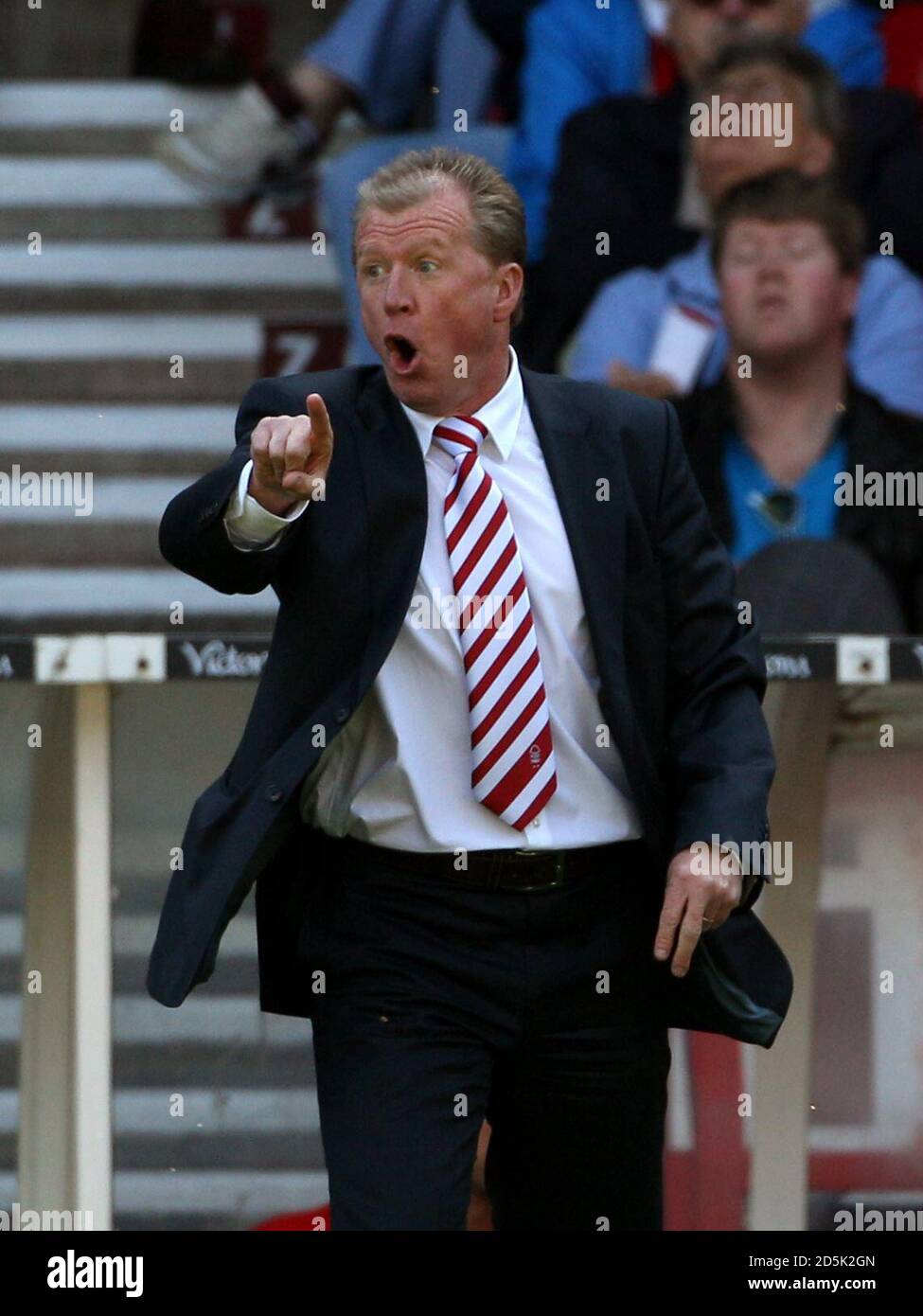 Nottingham Forest's manager Steve McClaren shouts out instructions ...