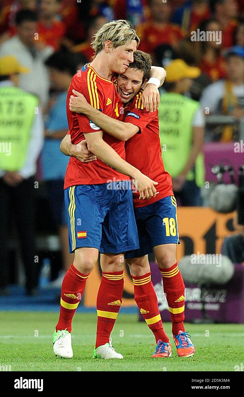 Barcelona's Junior Neymar and Celtic's Cristian Gamboa battle for the ball  Stock Photo - Alamy