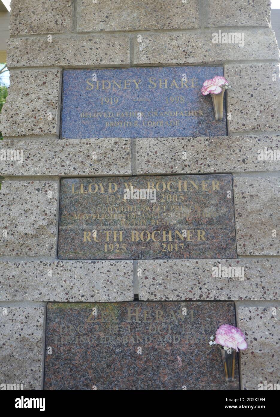 Los Angeles, California, USA 13th October 2020 A general view of atmosphere of actor Lloyd Bochner''s grave at Pierce Brothers Westwood Village Memorial Park on October 13, 2020 in Los Angeles, California, USA. Photo by Barry King/Alamy Stock Photo Stock Photo