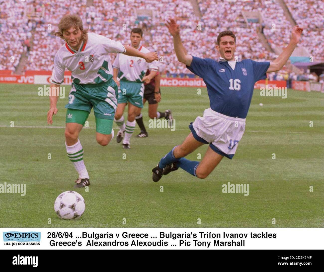 26/6/94 ...Bulgaria v Greece ... Bulgaria's Trifon Ivanov tackles Greece's  Alexandros Alexoudis Stock Photo