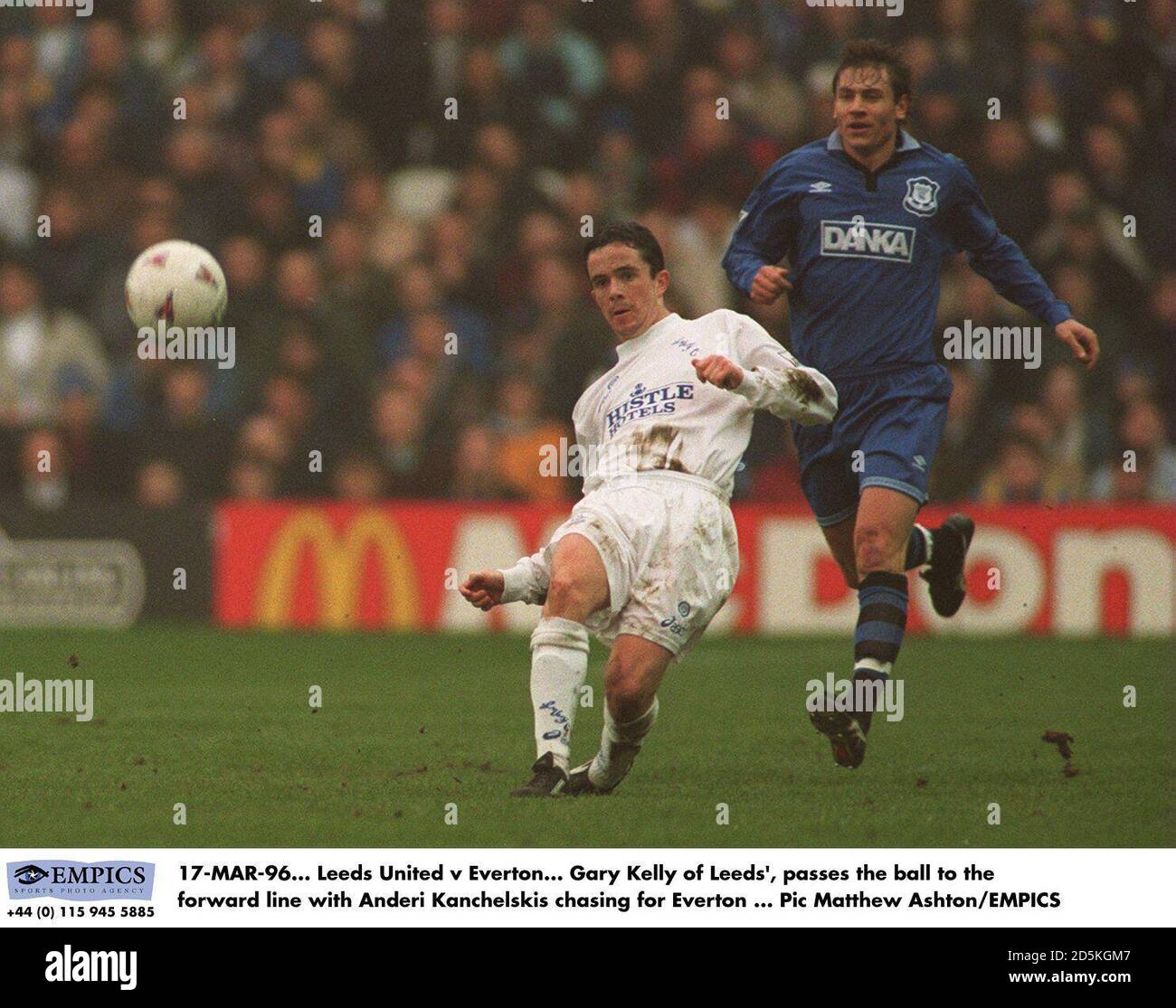 17-MAR-96.  Leeds United v Everton.  Gary Kelly of Leeds', passes the ball to the forward line with Andrei Kanchelskis chasing for Everton Stock Photo