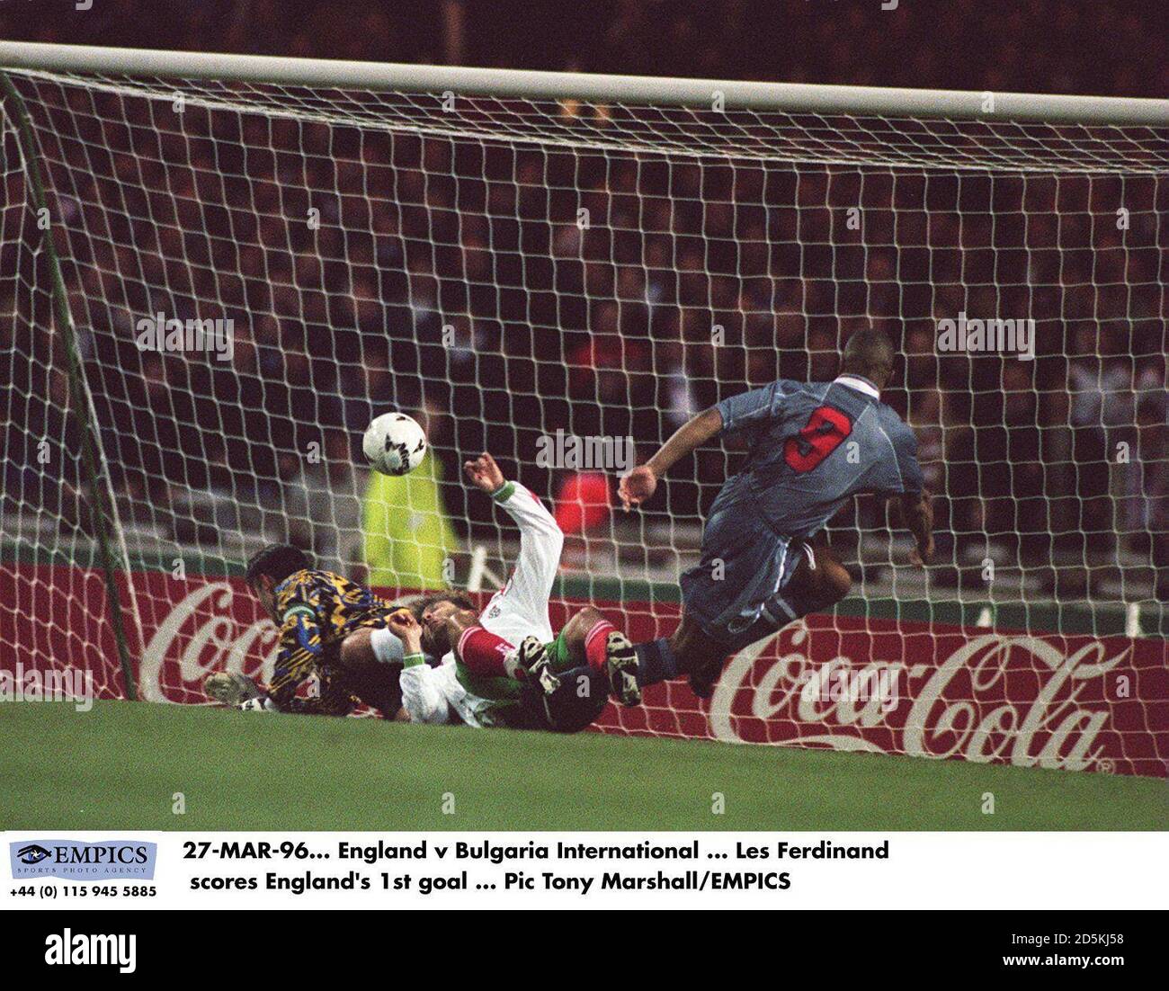 Les Ferdinand scores England's first goal Stock Photo Alamy