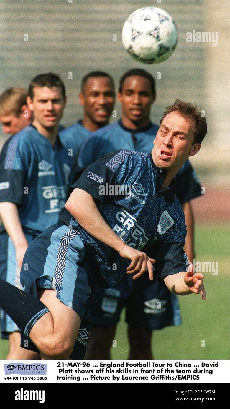 David Platt shows off his skills in front of the team during training Stock Photo