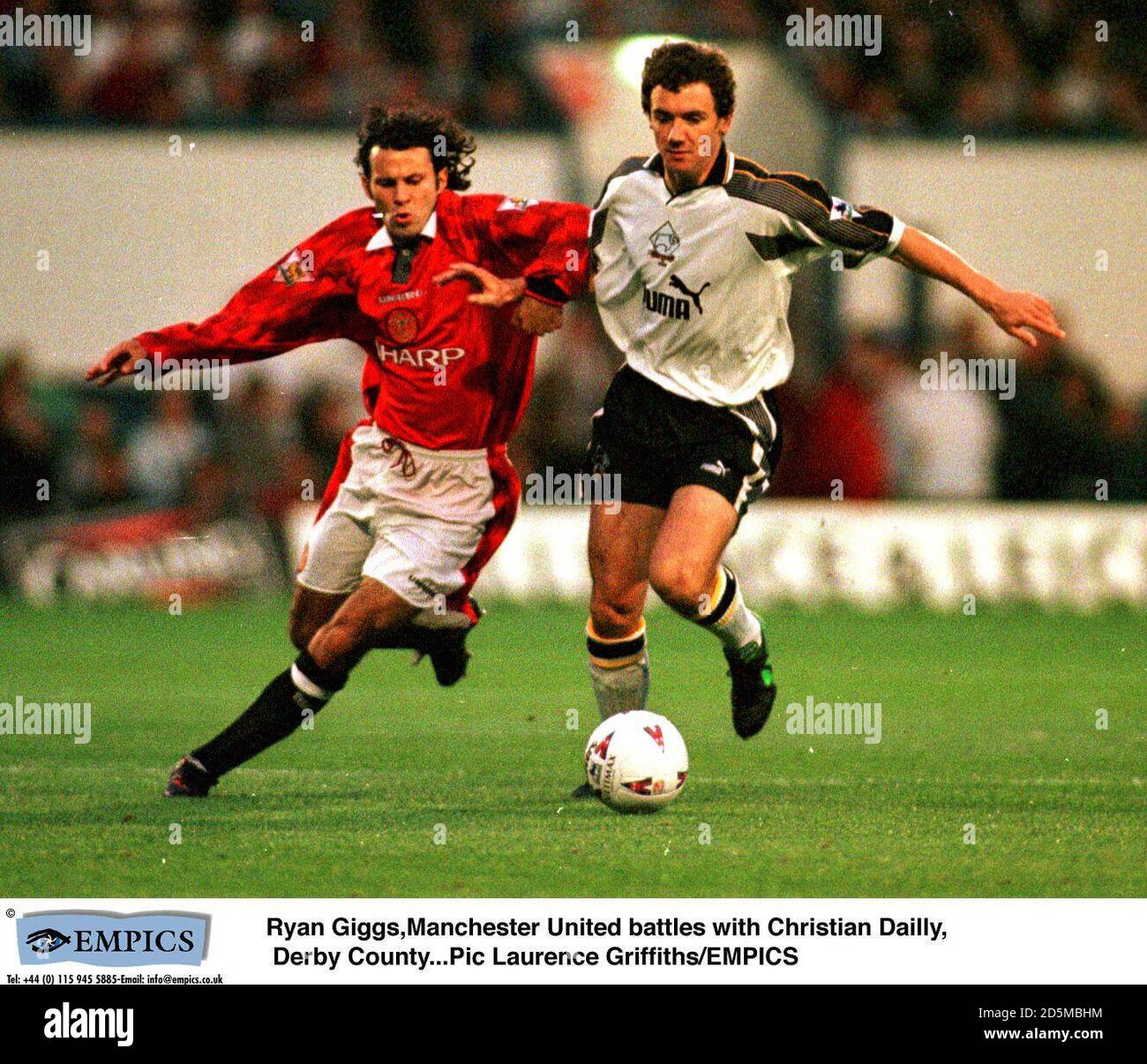Ryan Giggs, Manchester United battles with Christian Dailly, Derby County Stock Photo