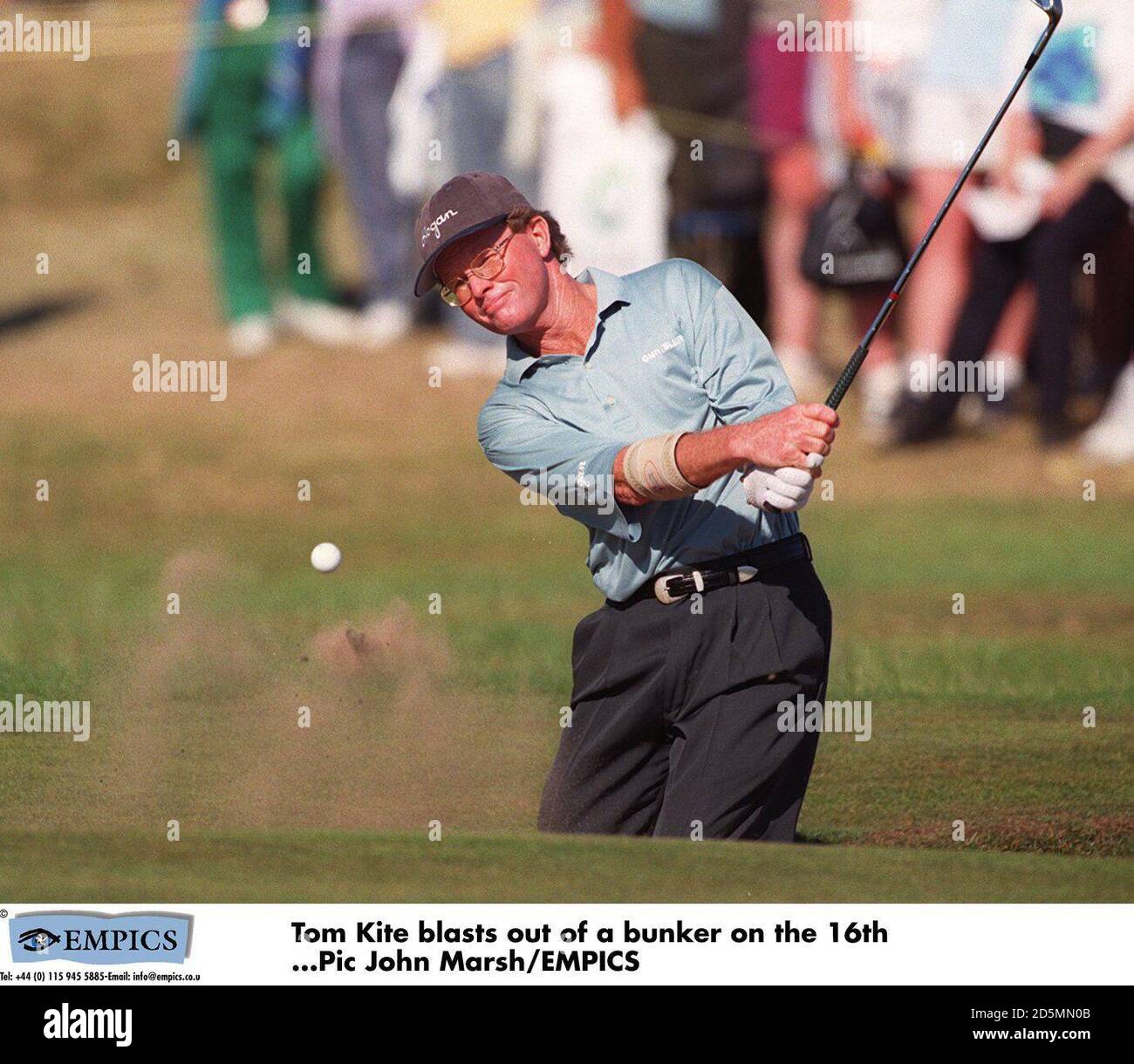 Tom Kite blasts out of a bunker on the 16th Stock Photo Alamy