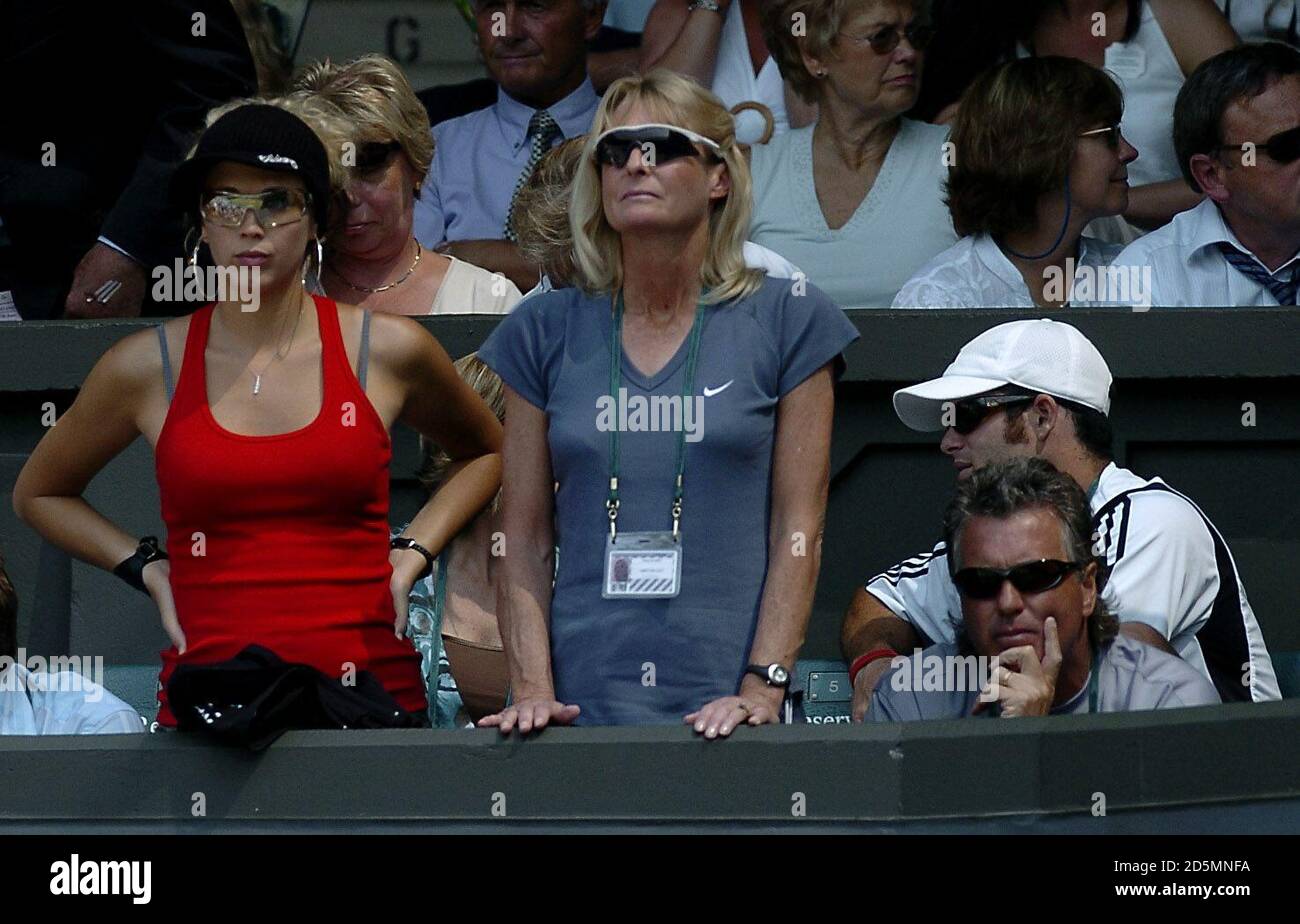 Bec Cartwright watches on with Mr and Mrs Hewitt as Lleyton Hewitt playsTaylor Dent Stock Photo