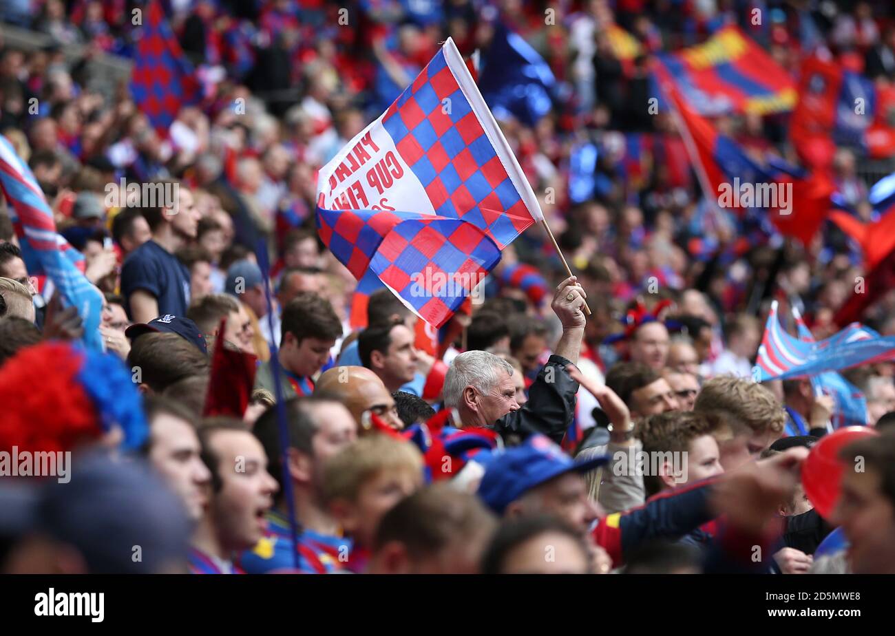 Palace fans flags hi-res stock photography and images - Alamy