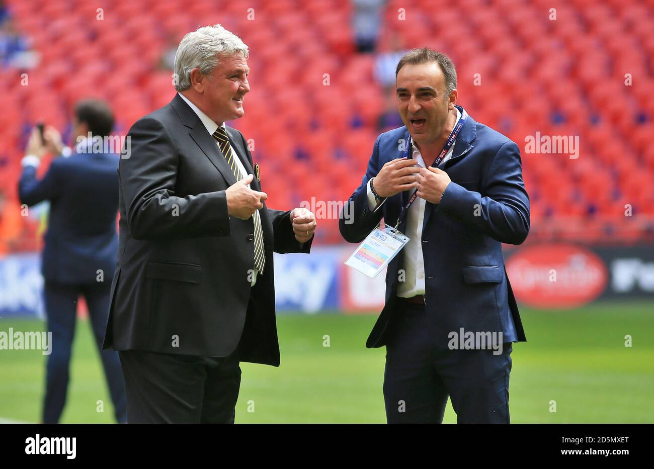Hull City manager Steve Bruce (left) and Sheffield Wednesday manager Carlos Carvalhal Stock Photo