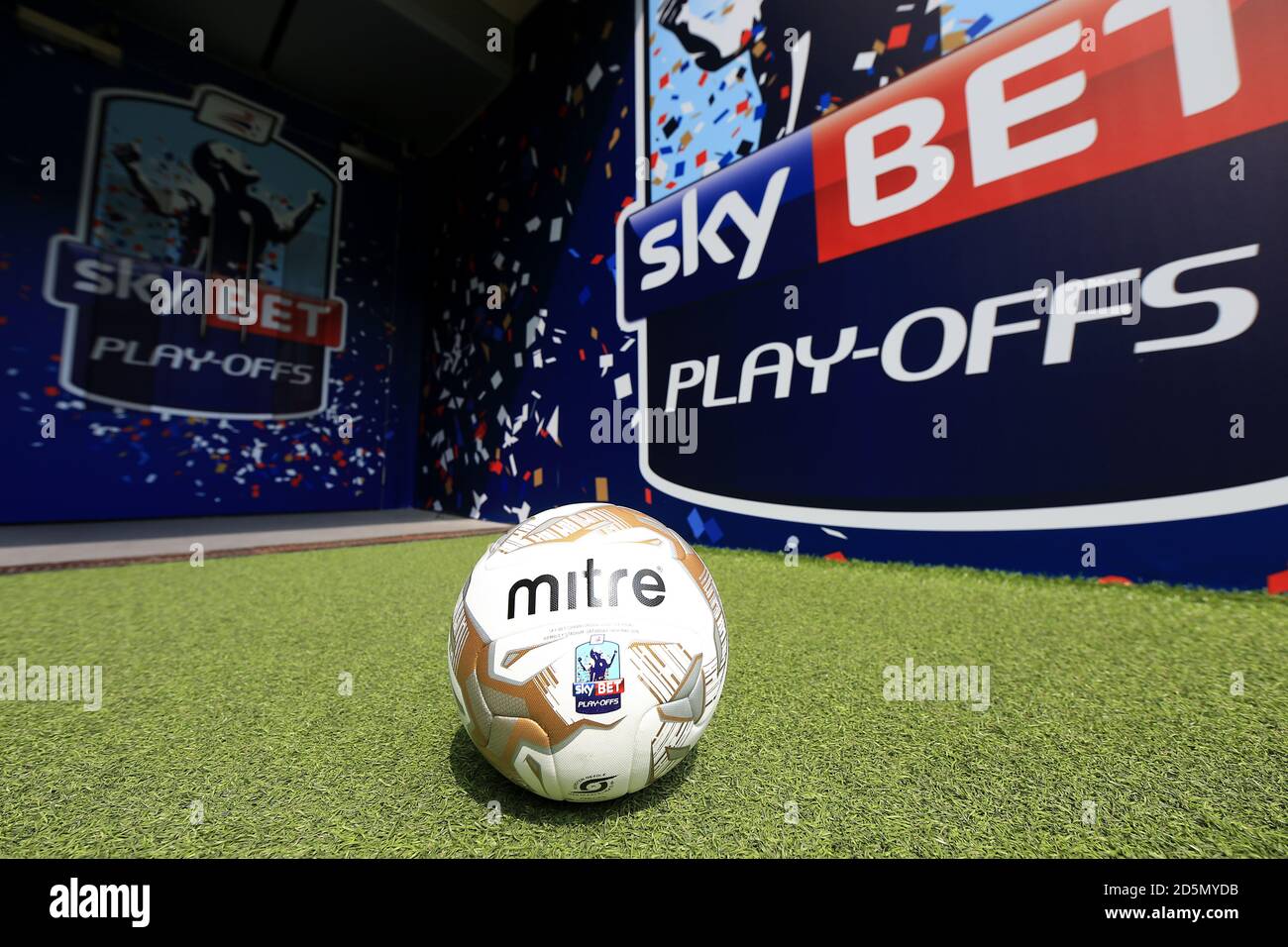 Tunnel stadium soccer hi-res stock photography and images - Alamy