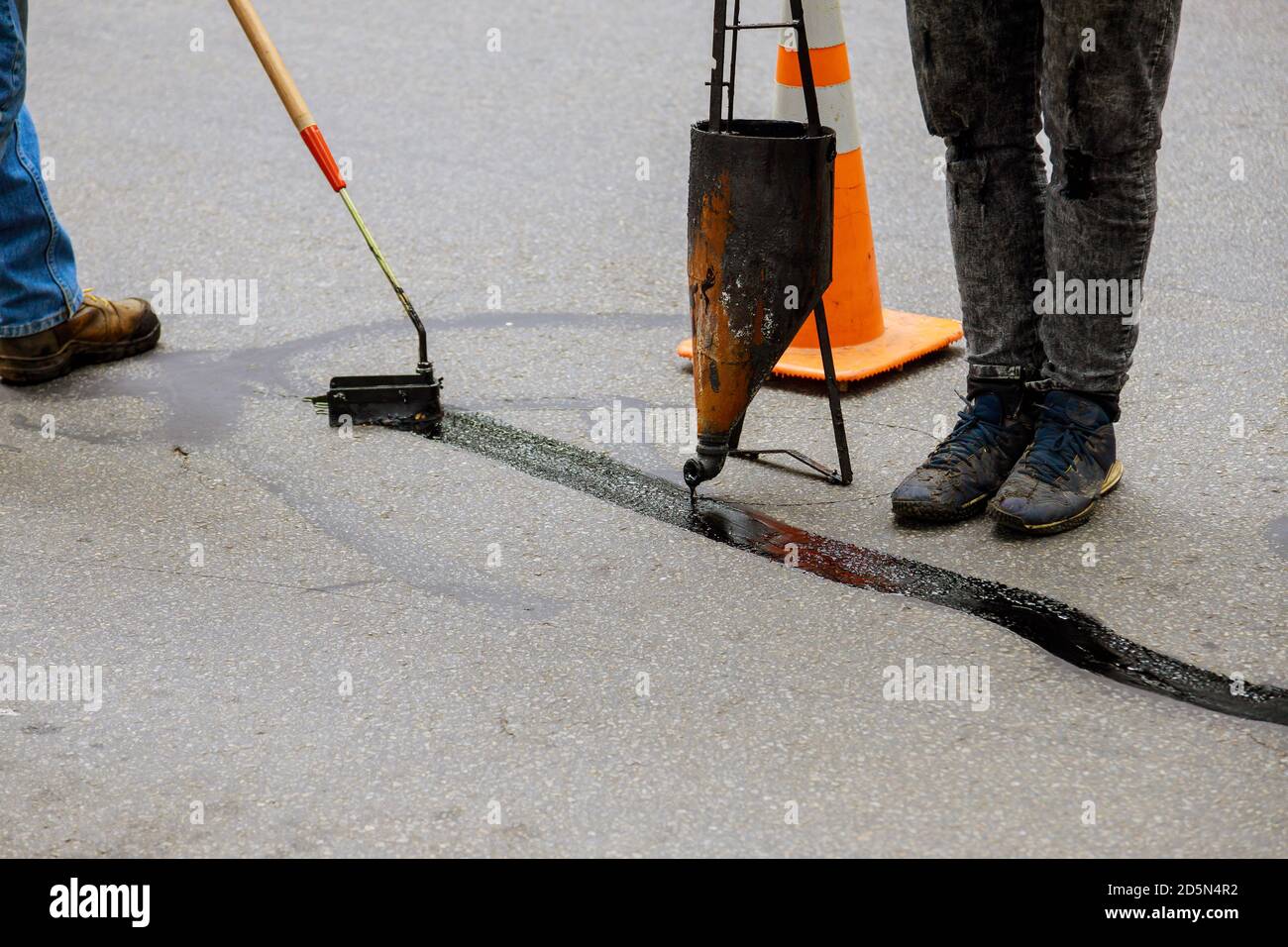 Sealing joint road hires stock photography and images Alamy