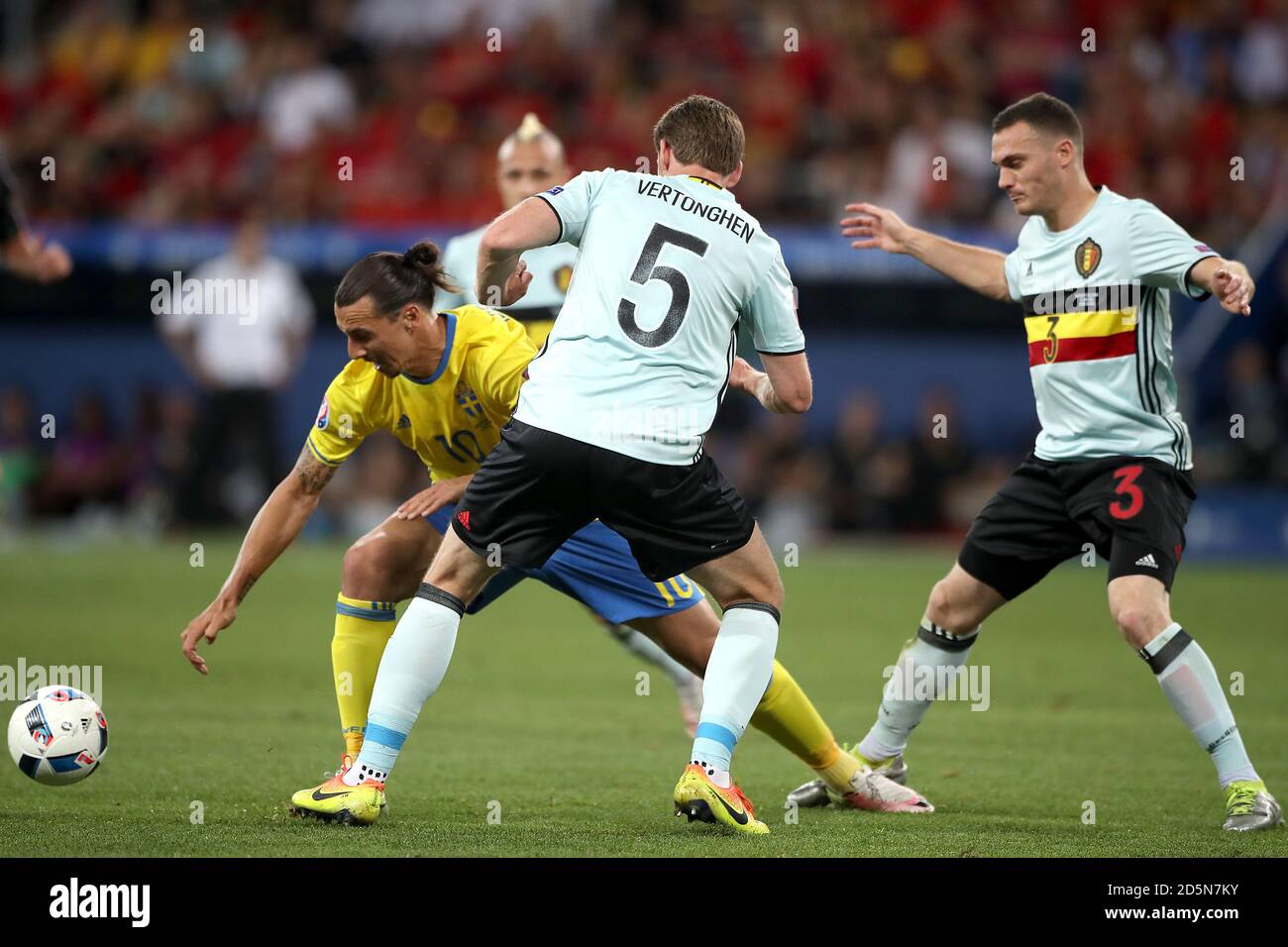 Sweden's Zlatan Ibrahimovic (left) battles for the ball with Belgium's Jan Vertonghen and Thomas Vermaelen (right) Stock Photo