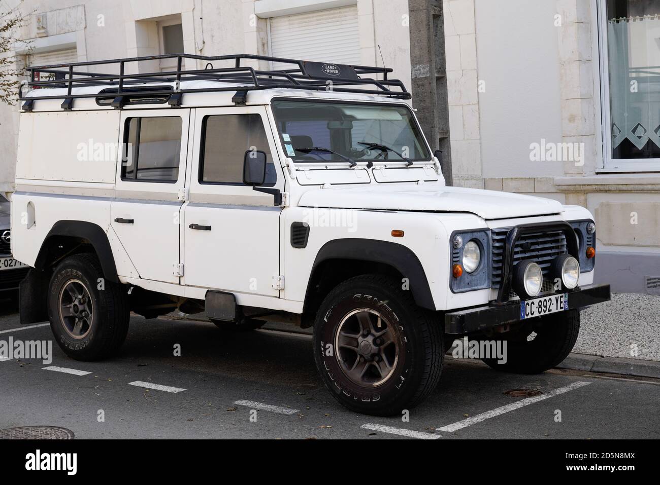 Bordeaux , Aquitaine / France - 10 01 2020 : Land Rover Defender white car  iconic British off road vehicle historical and vintage Stock Photo - Alamy