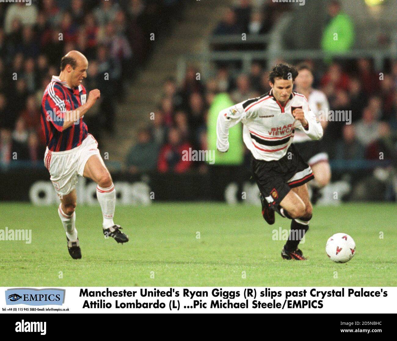 Manchester United's Ryan Giggs (R) slips past Crystal Palace's Attilio Lombardo (L) Stock Photo