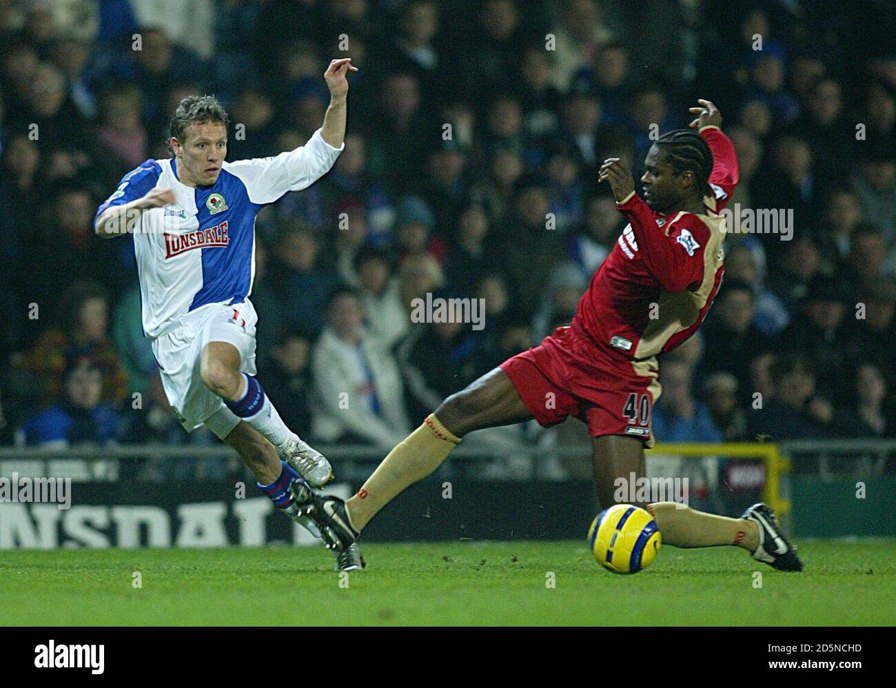 Portsmouth's Salif Diao lunges in on Blackburn's Craig Bellamy  Stock Photo